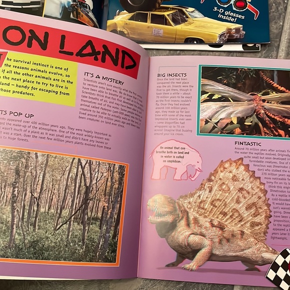 2 Planet earth books & 4 3D books - Picture 5 of 9